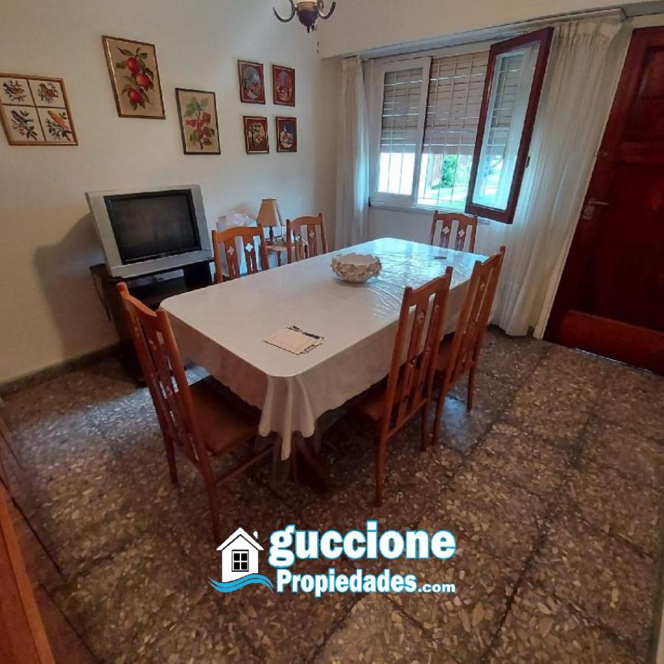EN LO MEJOR DE LA AVENIDAD CHALET 3 AMBIENTES SOBRE AMPLIO LOTE